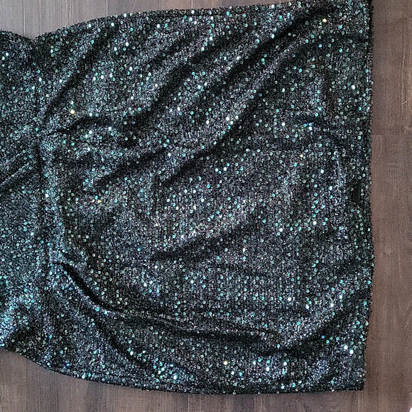 SLNYWomen's Plus Size Short Cap Sleeve Sequin Dress - Picture 5 of 6